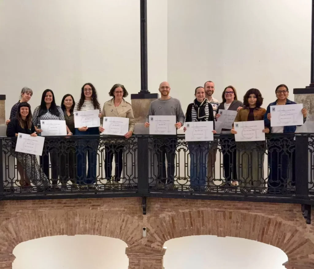 Juventud y raíces milenarias entrelazadas.